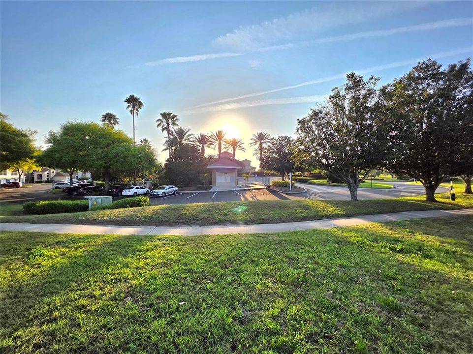 Active With Contract: $149,900 (1 beds, 1 baths, 842 Square Feet)