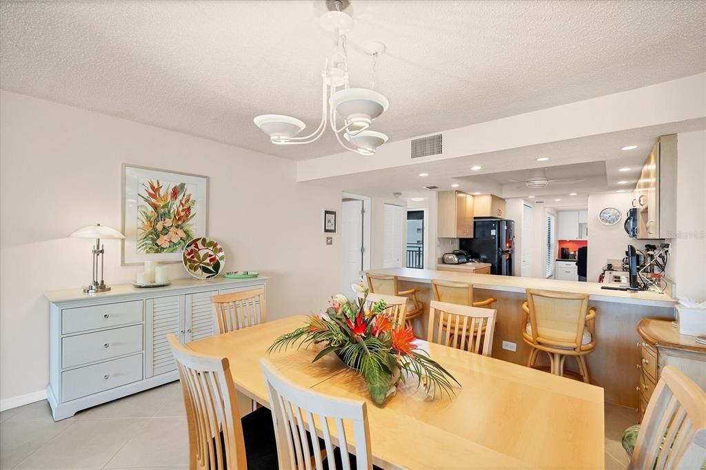 В аренду: $12,000 (2 спален, 2 ванн, 1265 Квадратных фут)