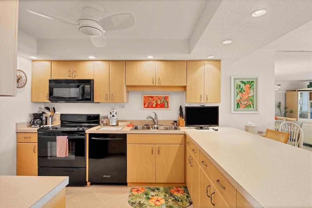 В аренду: $12,000 (2 спален, 2 ванн, 1265 Квадратных фут)