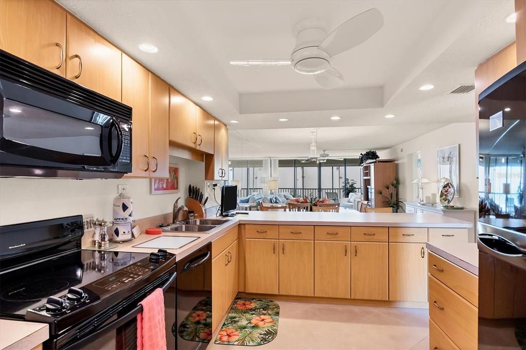 В аренду: $12,000 (2 спален, 2 ванн, 1265 Квадратных фут)