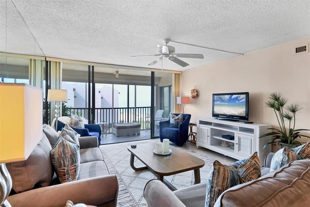 В аренду: $12,000 (2 спален, 2 ванн, 1265 Квадратных фут)