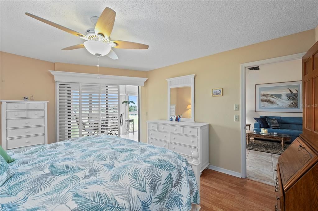 For Sale: $229,900 (2 beds, 2 baths, 1279 Square Feet)