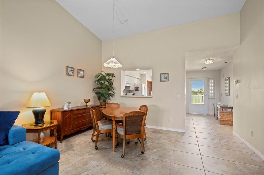 For Sale: $229,900 (2 beds, 2 baths, 1279 Square Feet)