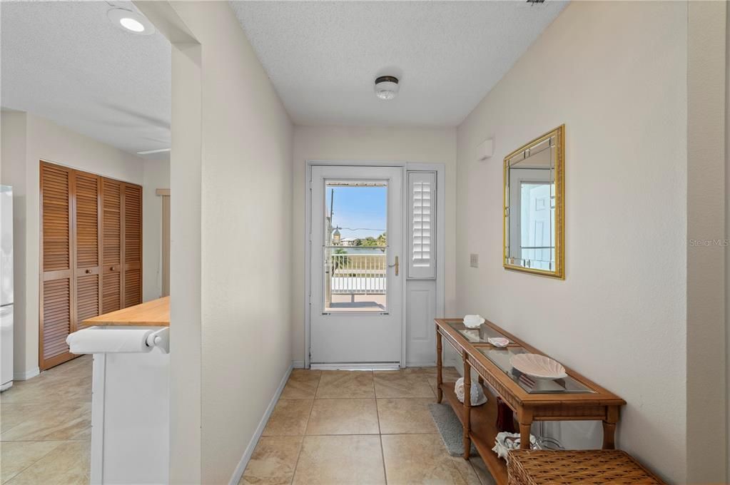 For Sale: $229,900 (2 beds, 2 baths, 1279 Square Feet)
