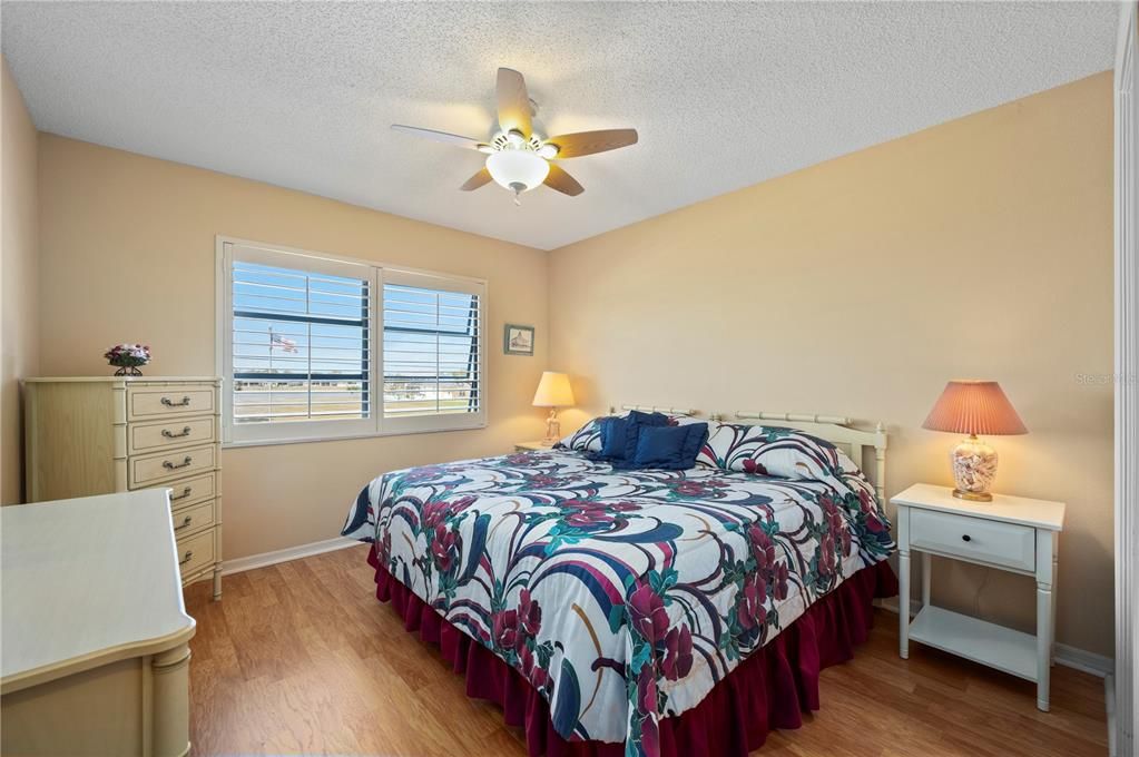 For Sale: $229,900 (2 beds, 2 baths, 1279 Square Feet)