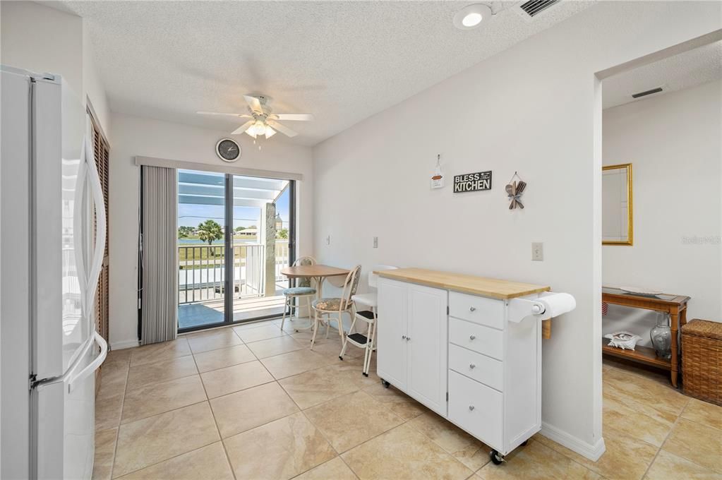 For Sale: $229,900 (2 beds, 2 baths, 1279 Square Feet)