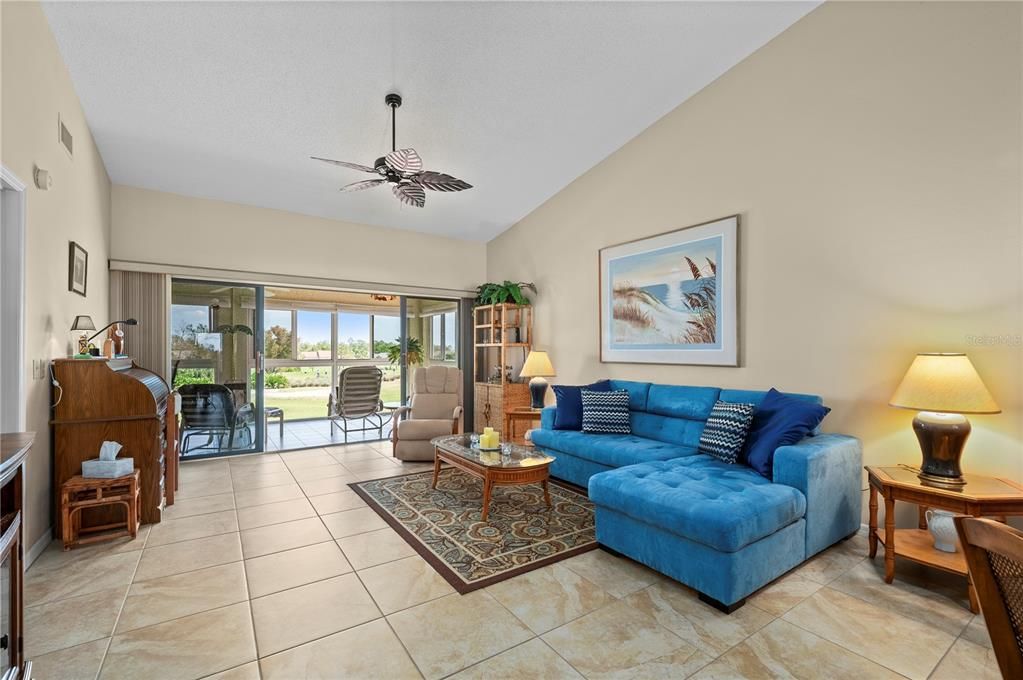 For Sale: $229,900 (2 beds, 2 baths, 1279 Square Feet)