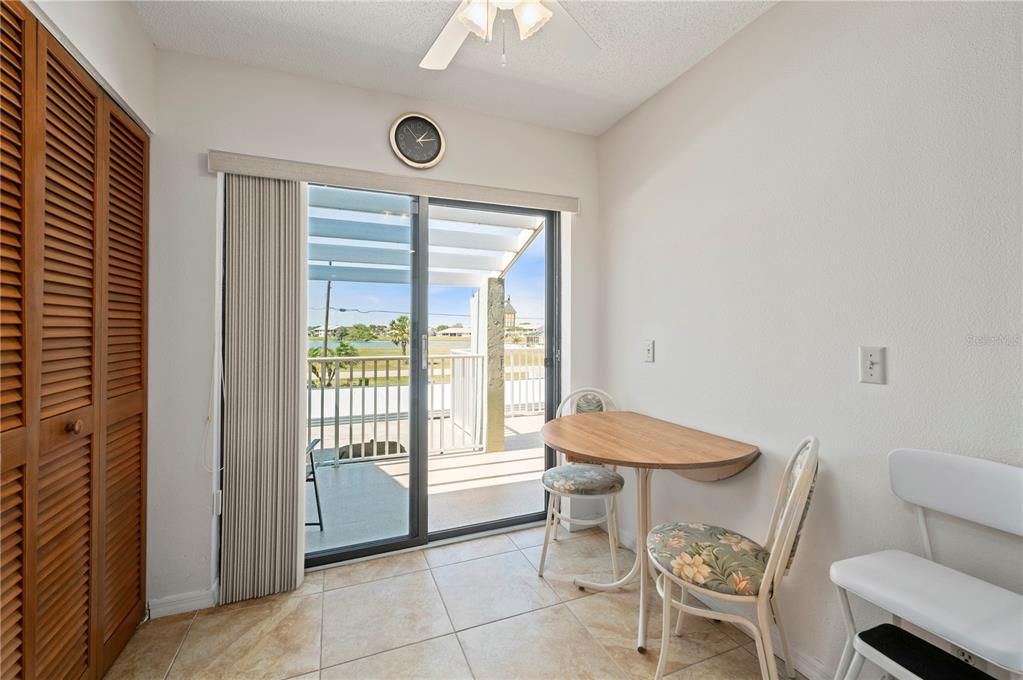 For Sale: $229,900 (2 beds, 2 baths, 1279 Square Feet)