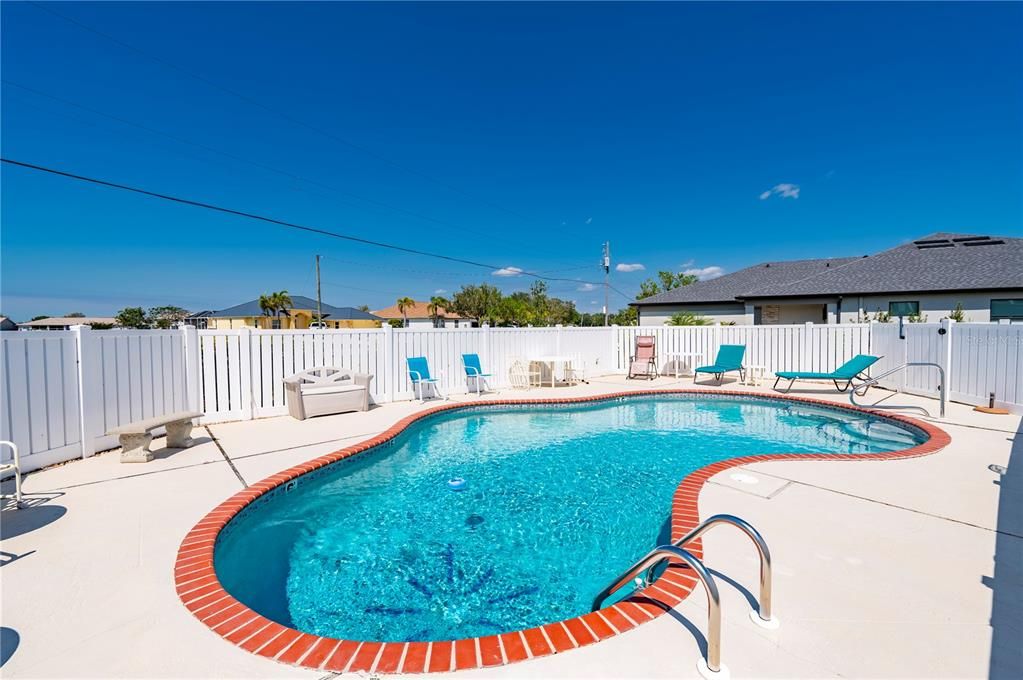 For Sale: $229,900 (2 beds, 2 baths, 1279 Square Feet)