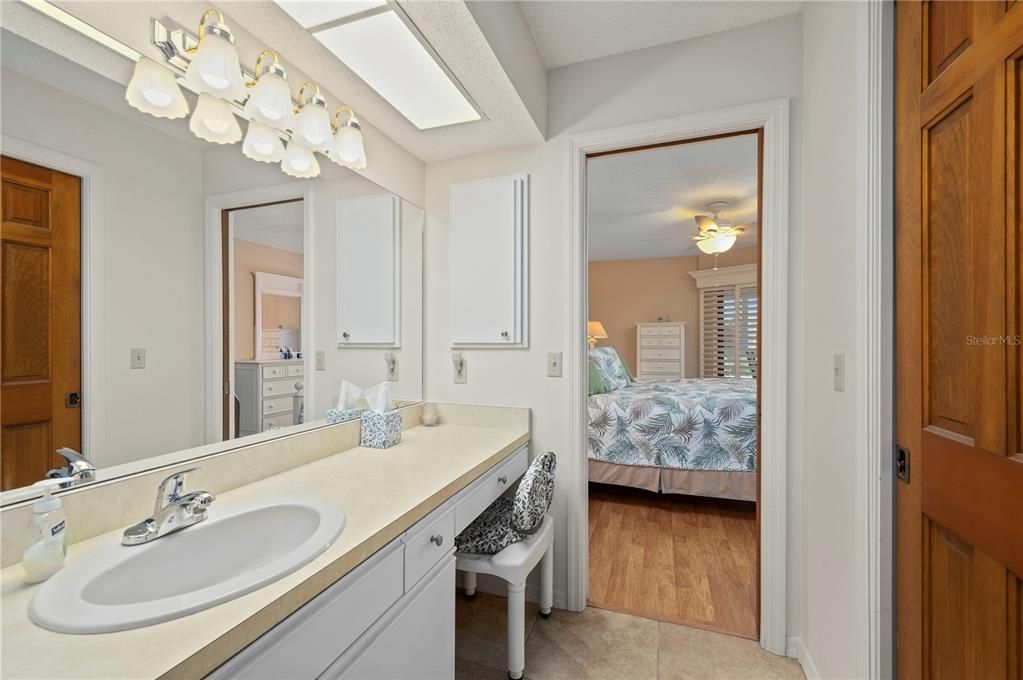 For Sale: $229,900 (2 beds, 2 baths, 1279 Square Feet)