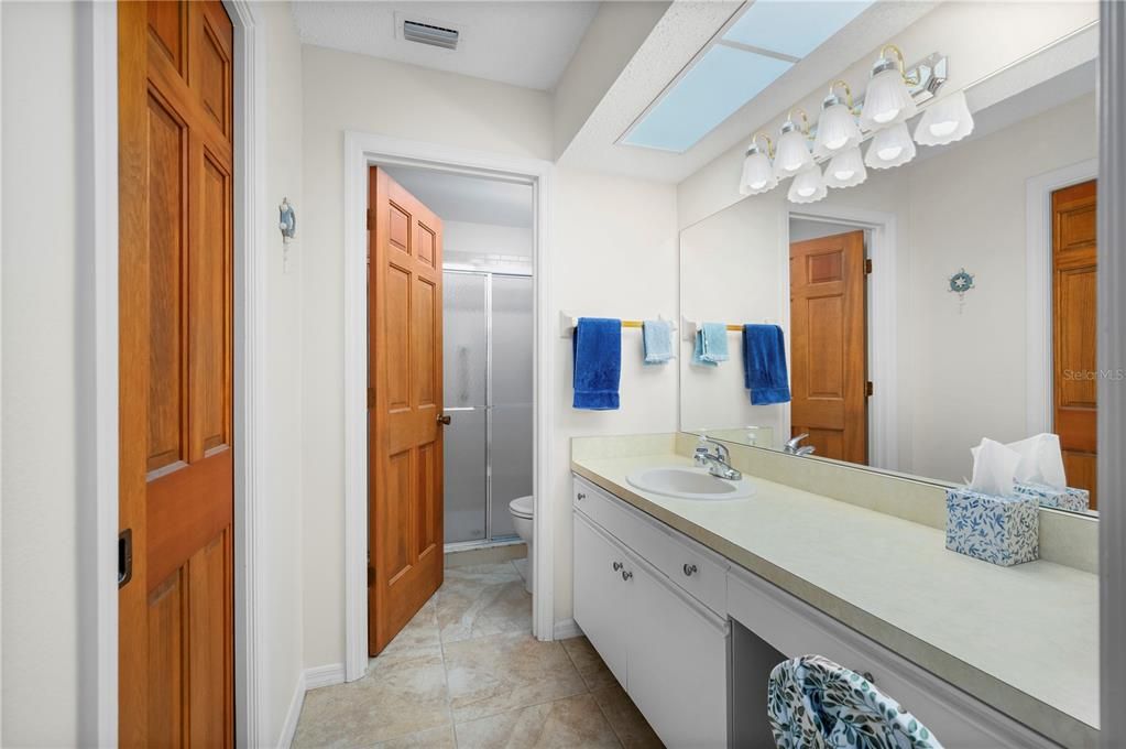 For Sale: $229,900 (2 beds, 2 baths, 1279 Square Feet)