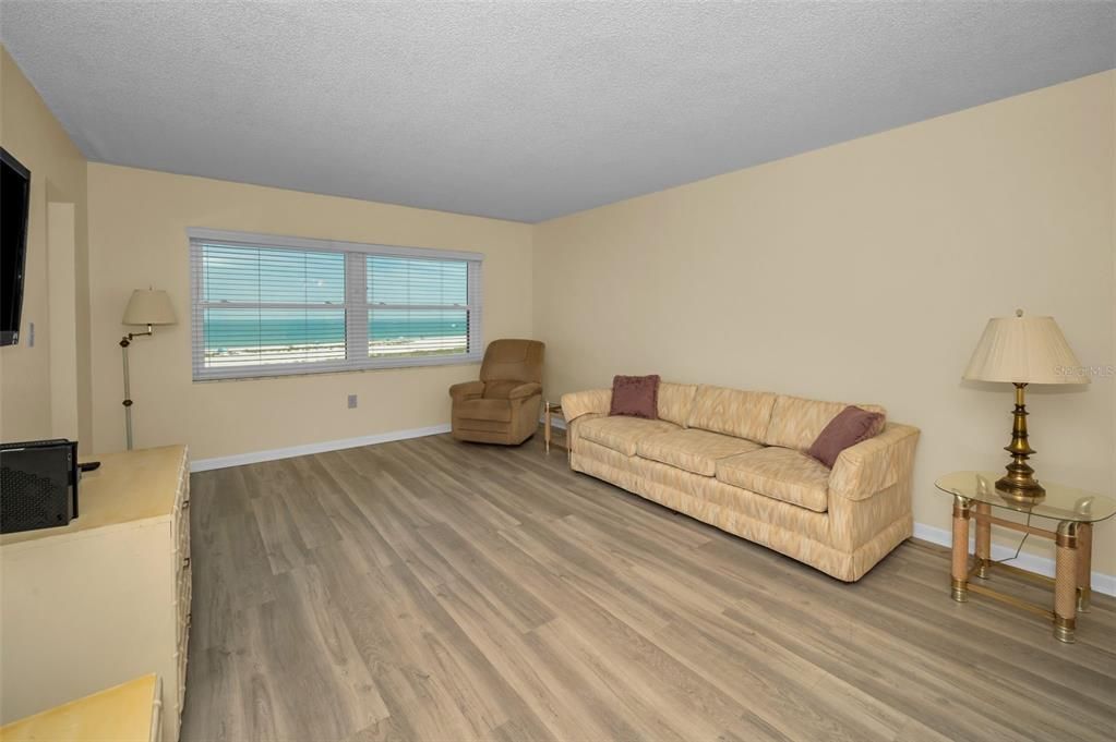 На продажу: $550,000 (2 спален, 2 ванн, 1094 Квадратных фут)