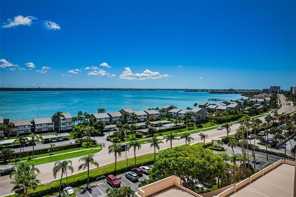 На продажу: $550,000 (2 спален, 2 ванн, 1094 Квадратных фут)