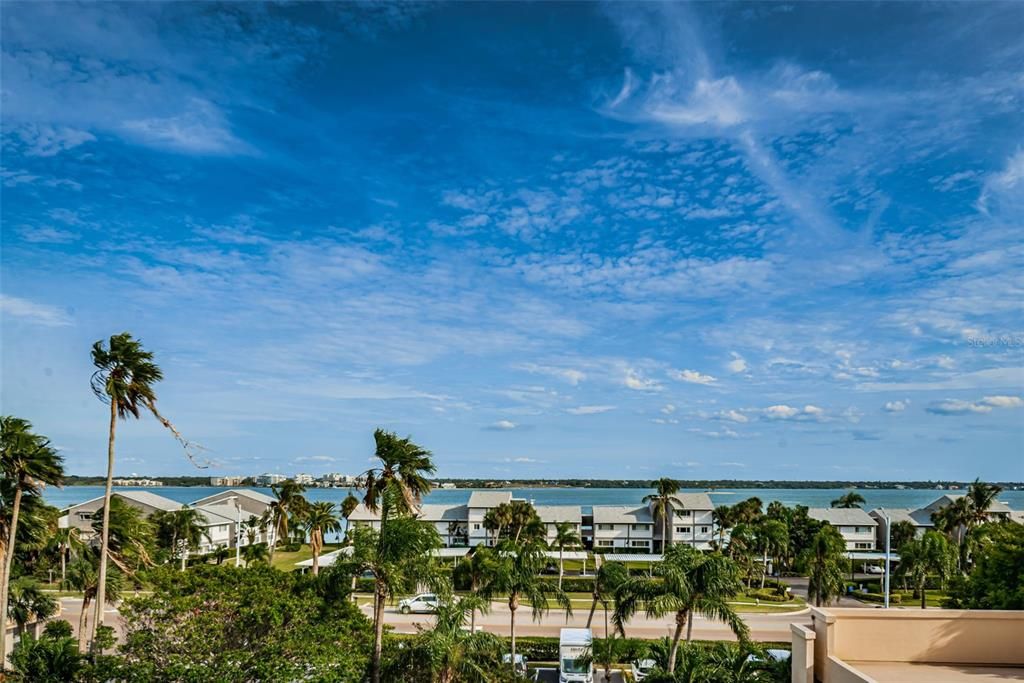 На продажу: $550,000 (2 спален, 2 ванн, 1094 Квадратных фут)