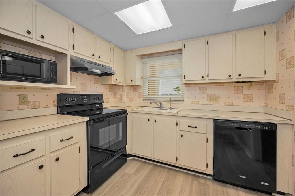 На продажу: $550,000 (2 спален, 2 ванн, 1094 Квадратных фут)