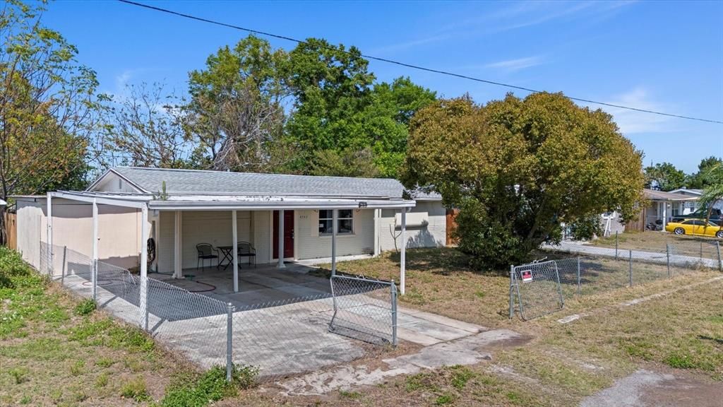 Recently Sold: $179,900 (2 beds, 1 baths, 908 Square Feet)