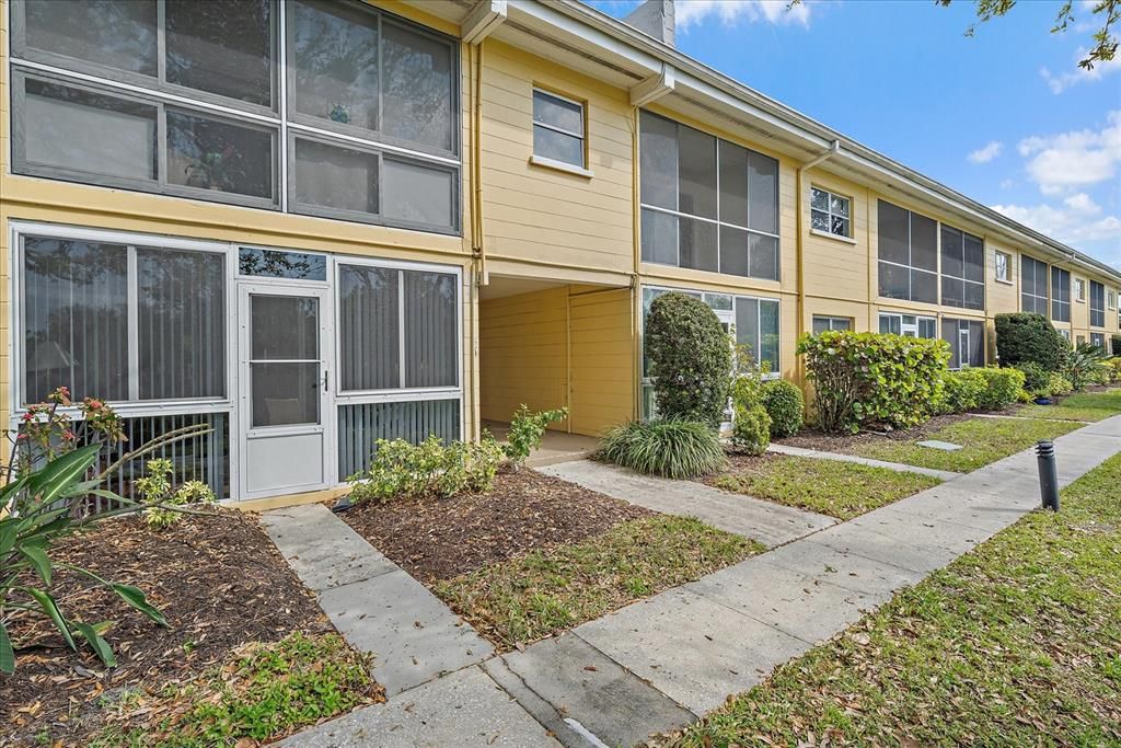 For Sale: $154,900 (0 beds, 1 baths, 422 Square Feet)