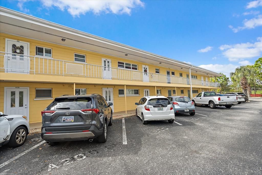 For Sale: $154,900 (0 beds, 1 baths, 422 Square Feet)