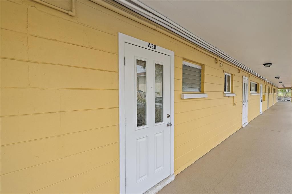 For Sale: $154,900 (0 beds, 1 baths, 422 Square Feet)