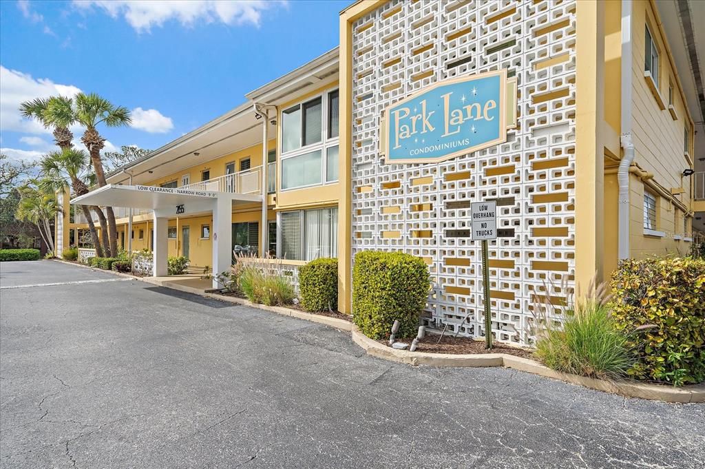 For Sale: $154,900 (0 beds, 1 baths, 422 Square Feet)