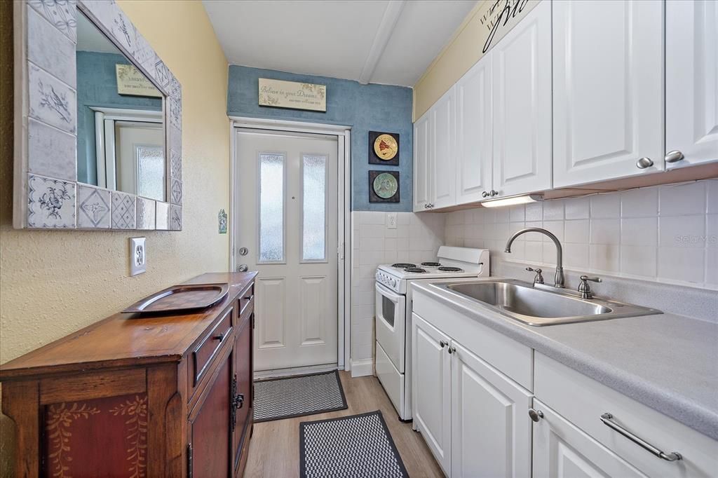 For Sale: $154,900 (0 beds, 1 baths, 422 Square Feet)