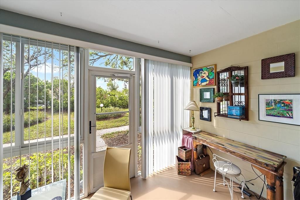 For Sale: $154,900 (0 beds, 1 baths, 422 Square Feet)