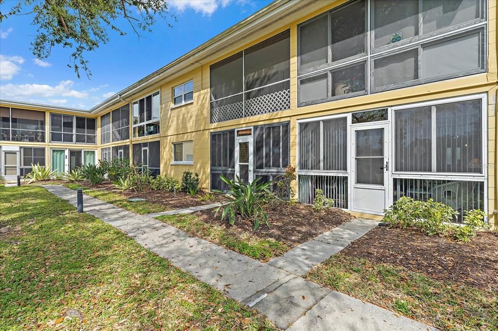 For Sale: $154,900 (0 beds, 1 baths, 422 Square Feet)