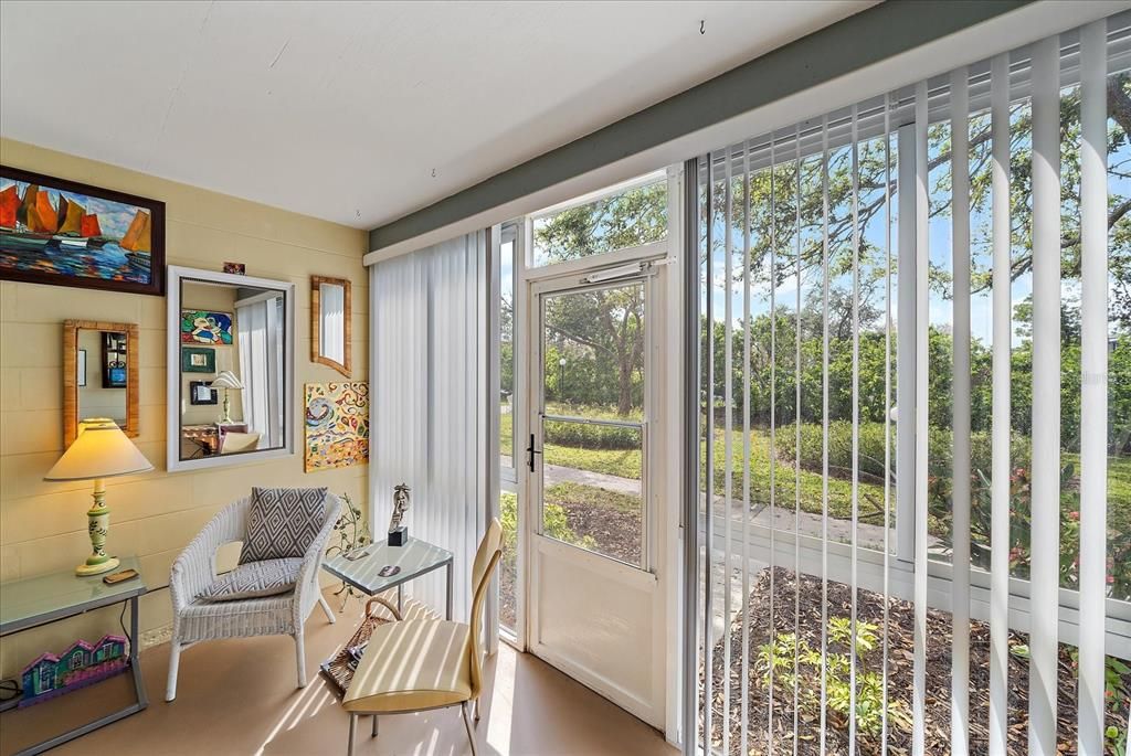 For Sale: $154,900 (0 beds, 1 baths, 422 Square Feet)