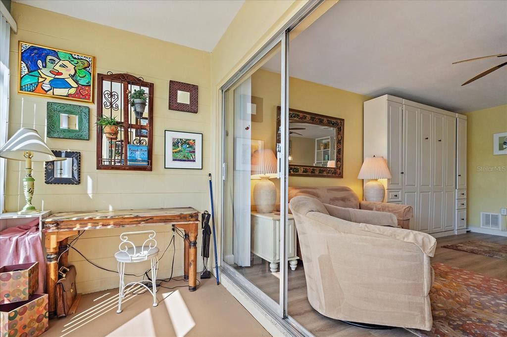 For Sale: $154,900 (0 beds, 1 baths, 422 Square Feet)