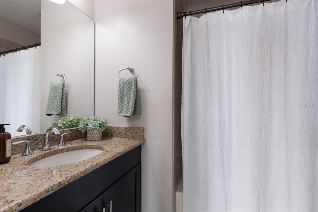 Под контрактом: $1,099,000 (4 спален, 3 ванн, 3619 Квадратных фут)