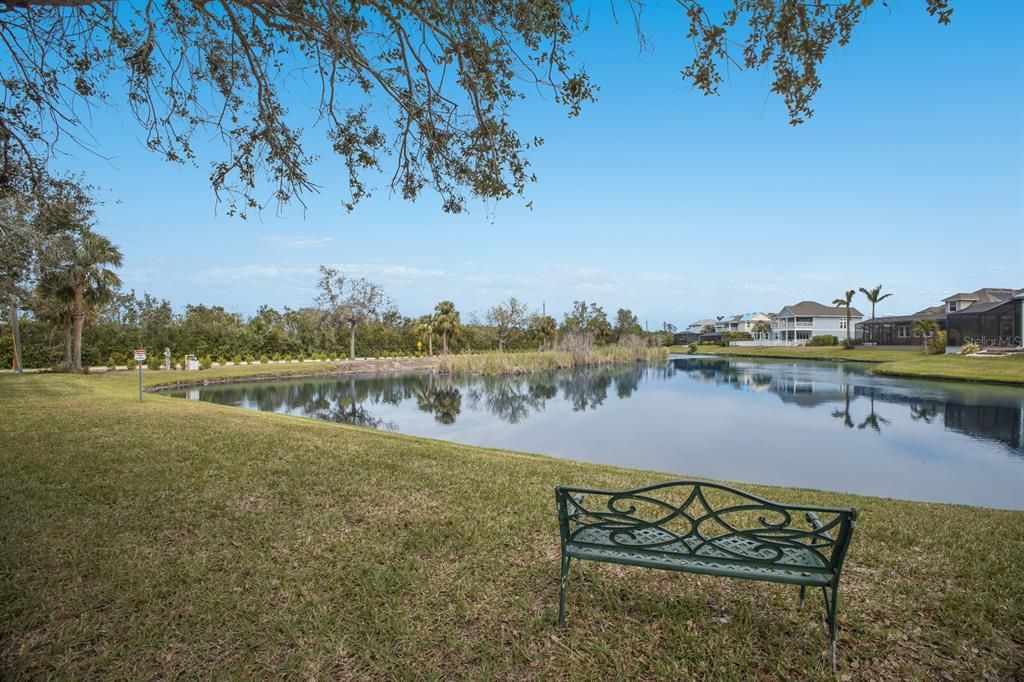 Под контрактом: $1,099,000 (4 спален, 3 ванн, 3619 Квадратных фут)