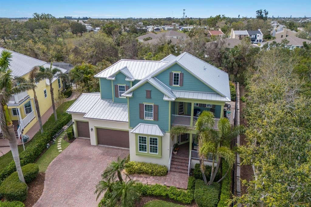 Под контрактом: $1,099,000 (4 спален, 3 ванн, 3619 Квадратных фут)