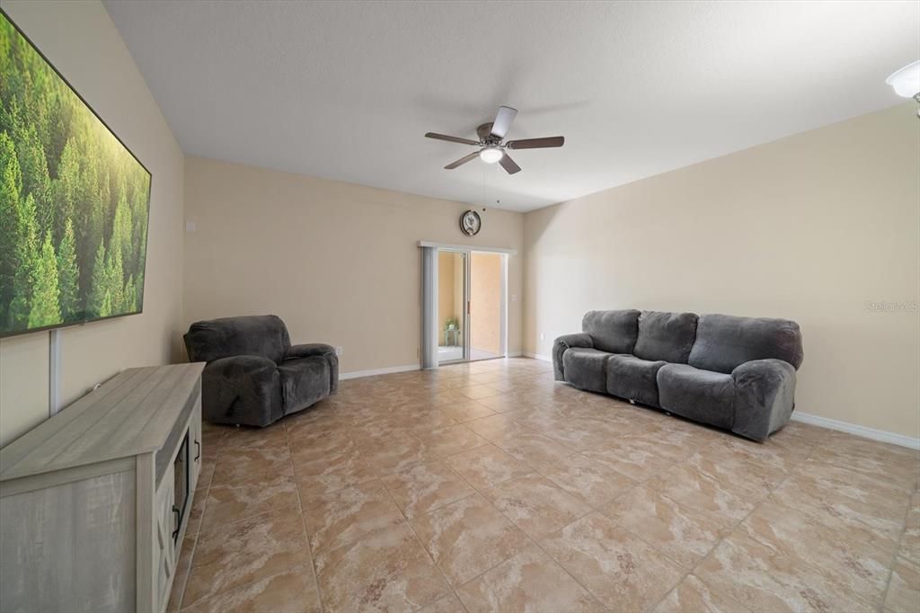 En Venta: $245,000 (3 camas, 2 baños, 1760 Pies cuadrados)