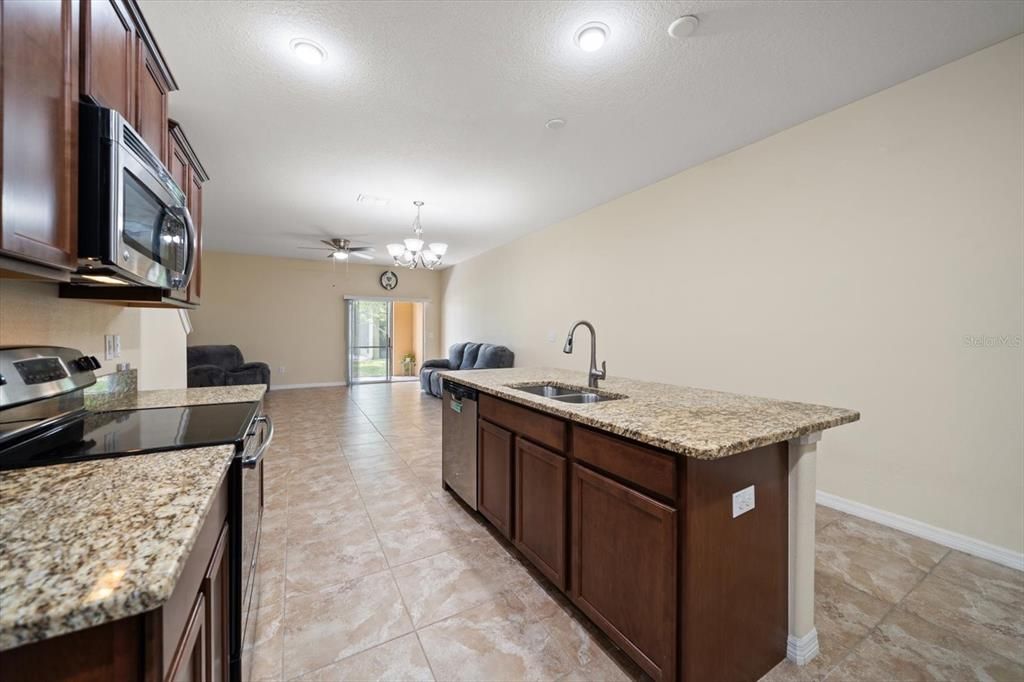 En Venta: $245,000 (3 camas, 2 baños, 1760 Pies cuadrados)