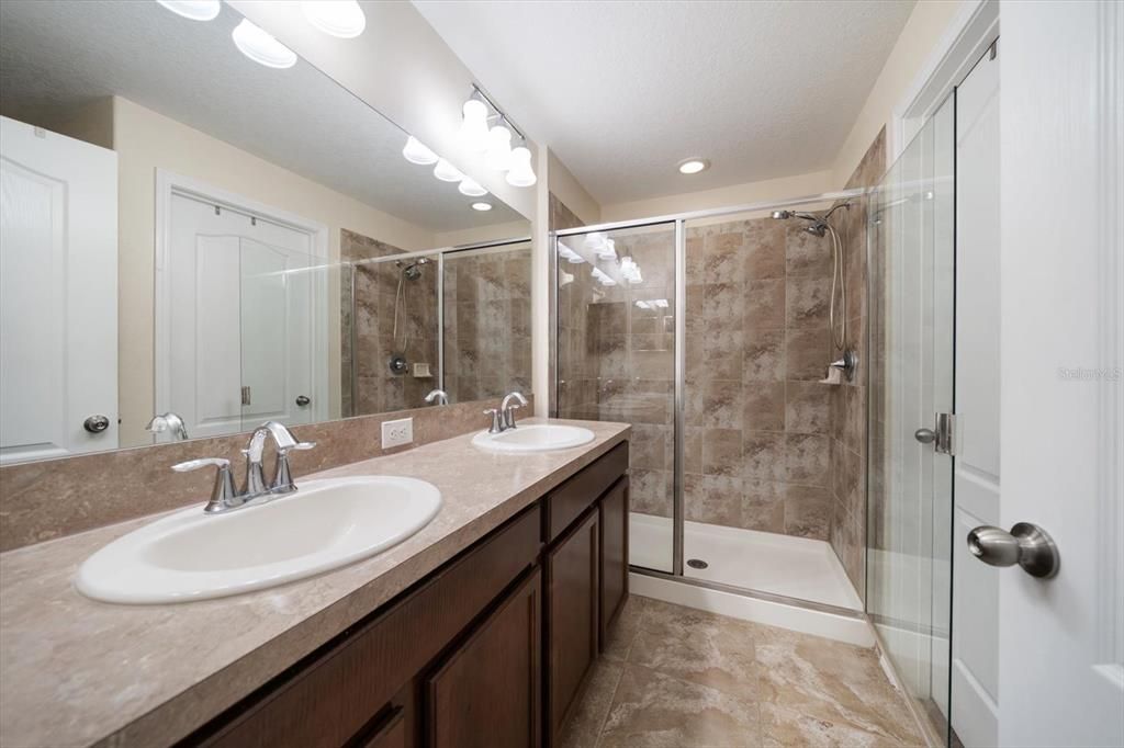 En Venta: $245,000 (3 camas, 2 baños, 1760 Pies cuadrados)