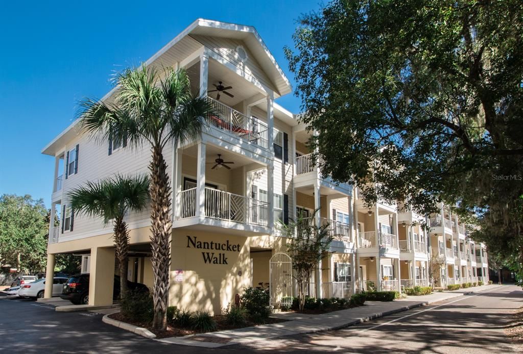 Recently Sold: $304,599 (2 beds, 2 baths, 837 Square Feet)