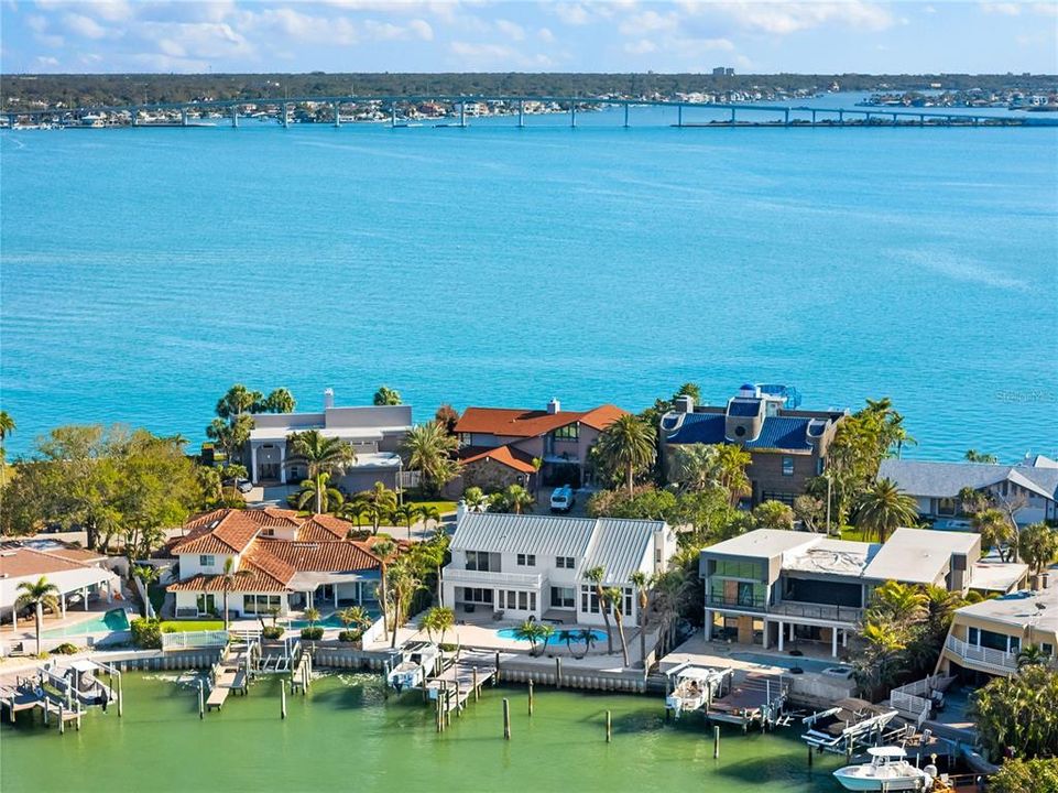 最近售出: $1,999,000 (4 贝兹, 3 浴室, 3240 平方英尺)