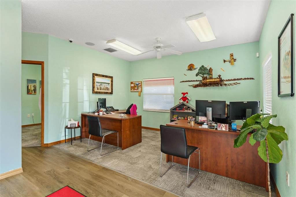 待售: $450,000 (0 贝兹, 0 浴室, 2379 平方英尺)