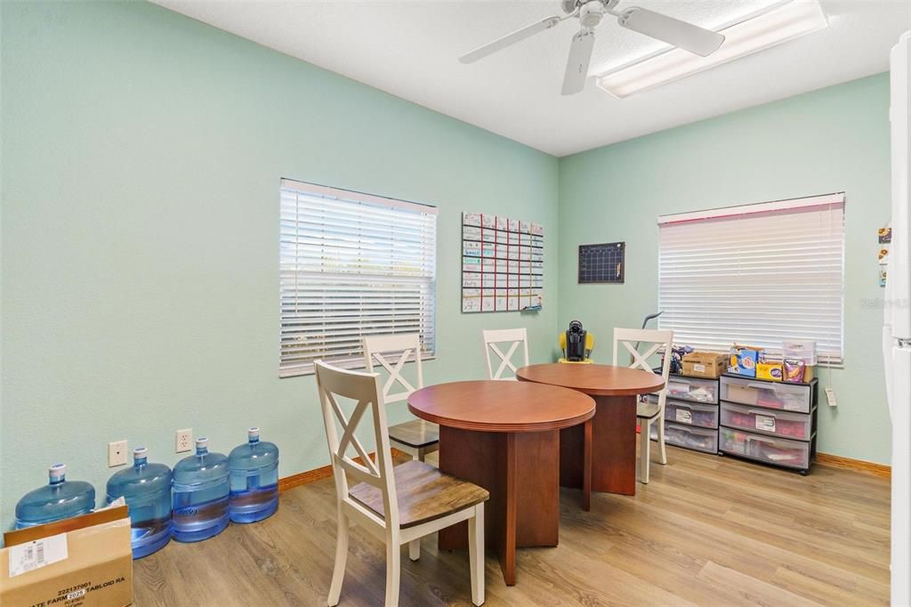 待售: $450,000 (0 贝兹, 0 浴室, 2379 平方英尺)