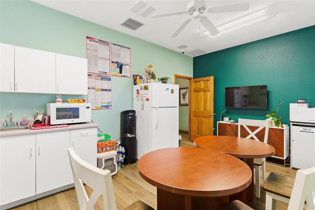 待售: $450,000 (0 贝兹, 0 浴室, 2379 平方英尺)