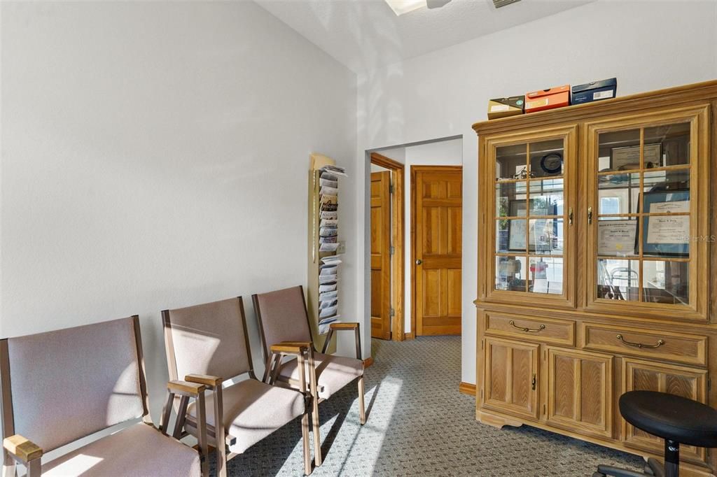 待售: $450,000 (0 贝兹, 0 浴室, 2379 平方英尺)