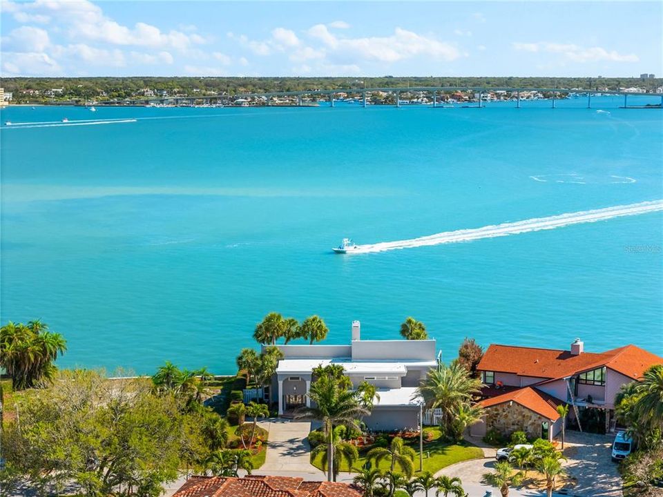 Recently Sold: $2,490,000 (3 beds, 3 baths, 4086 Square Feet)