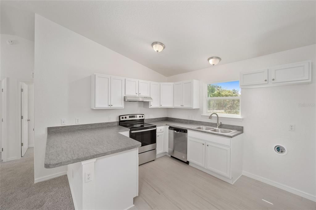 For Sale: $202,800 (3 beds, 2 baths, 1003 Square Feet)