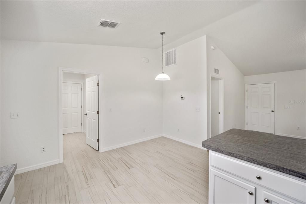 For Sale: $202,800 (3 beds, 2 baths, 1003 Square Feet)