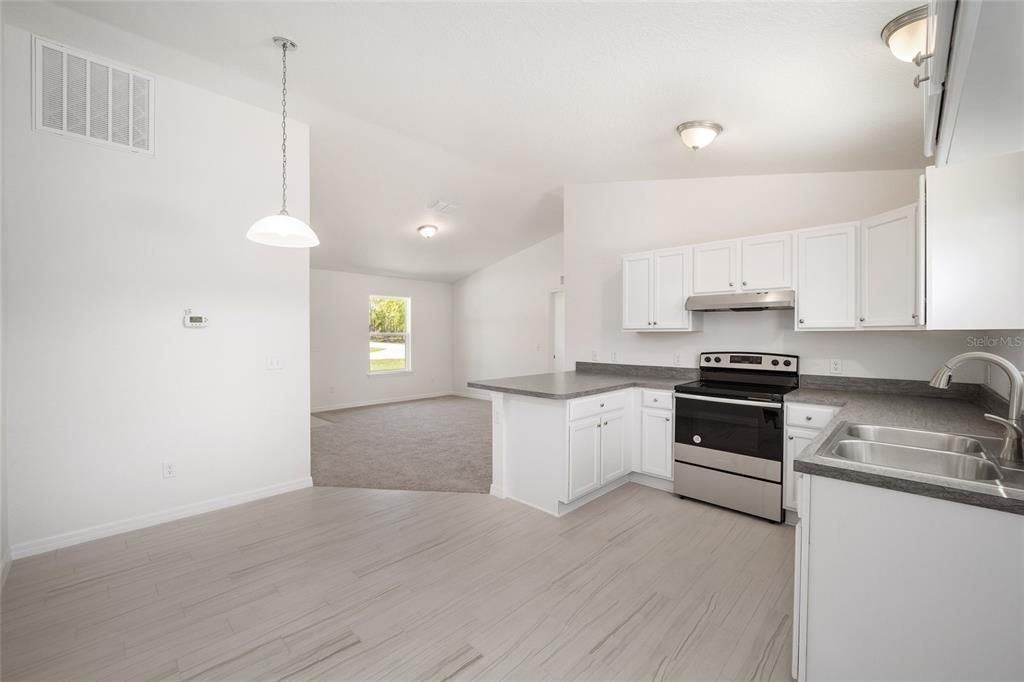 For Sale: $202,800 (3 beds, 2 baths, 1003 Square Feet)