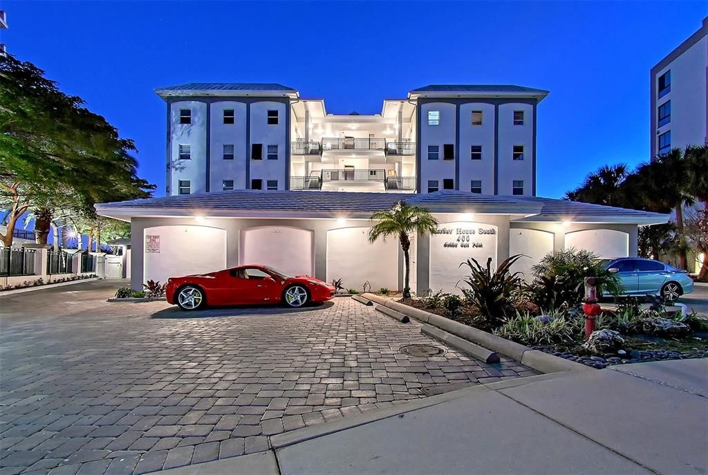 For Sale: $2,100,000 (3 beds, 3 baths, 2979 Square Feet)