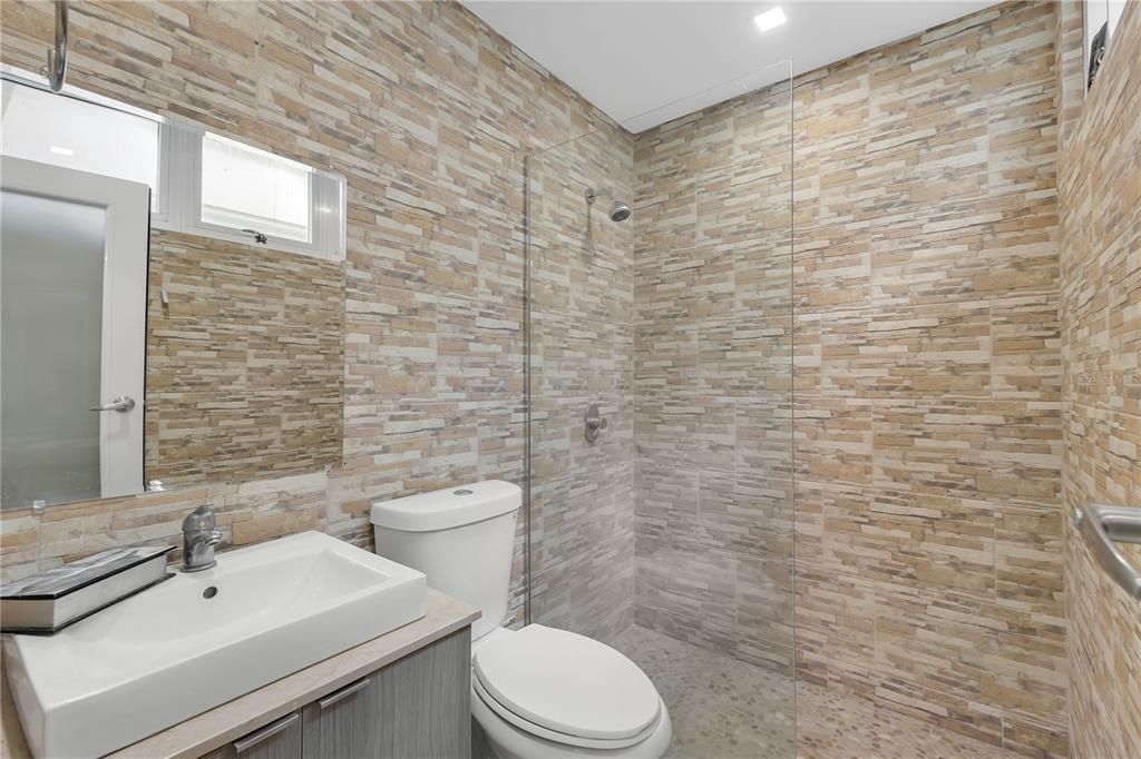 Active With Contract: $749,000 (3 beds, 3 baths, 2724.03 Square Feet)