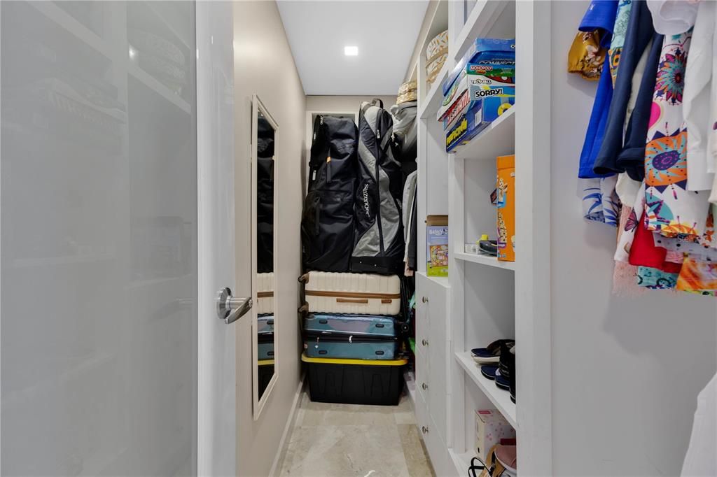 Active With Contract: $749,000 (3 beds, 3 baths, 2724.03 Square Feet)