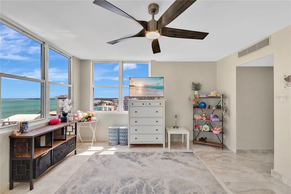 Active With Contract: $749,000 (3 beds, 3 baths, 2724.03 Square Feet)