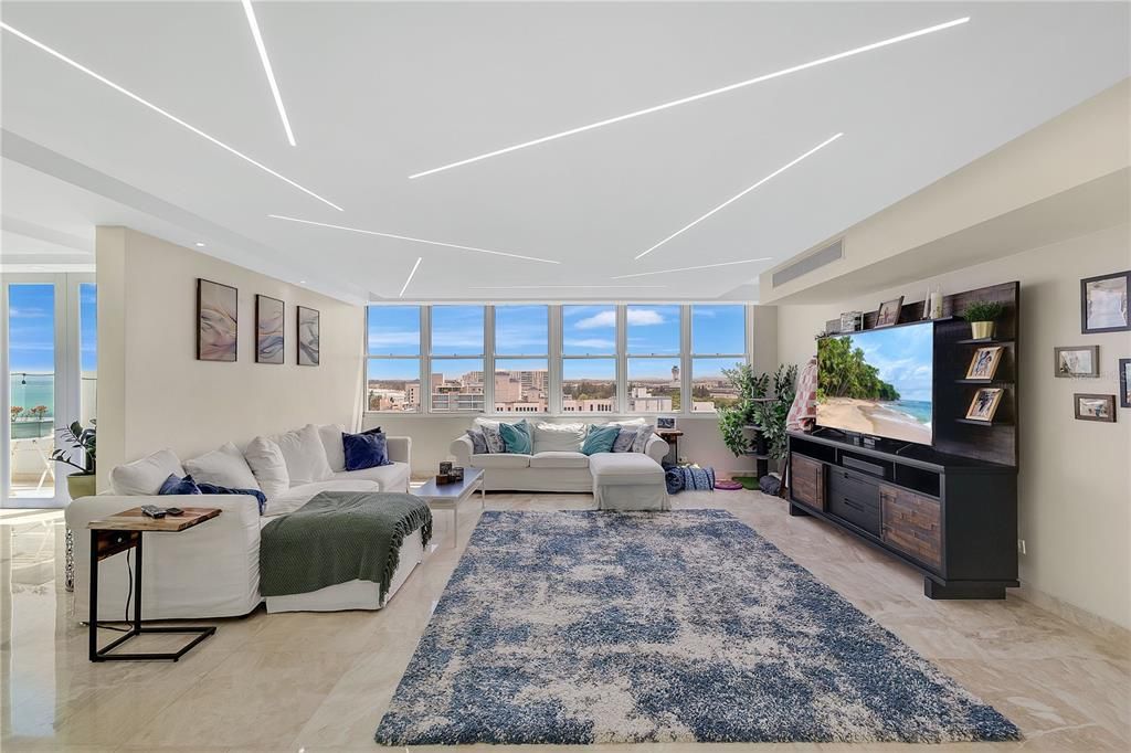 Active With Contract: $749,000 (3 beds, 3 baths, 2724.03 Square Feet)